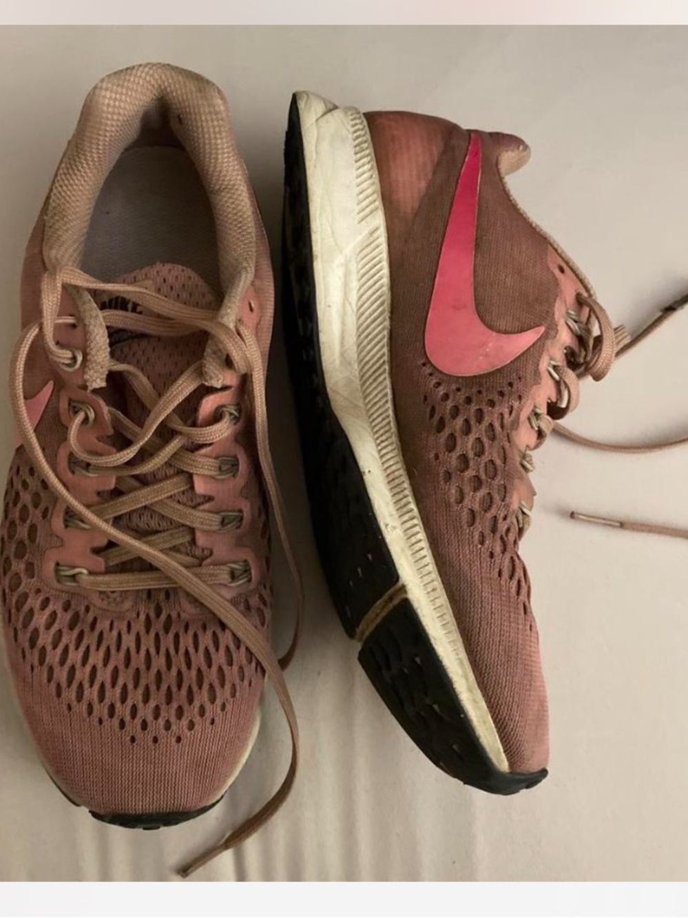 Nike Women's Dusty Pink Athletic Running Shoes with Pink Swoosh Sz 8